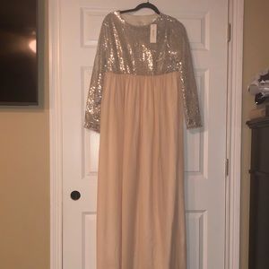 Beautiful peach and silver maternity dress Medium